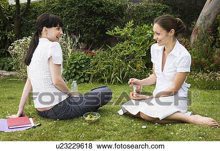 2 businesswomen eating lunch in park View Large Photo Image Stock Photo - 2 businesswomen eating lunch in park. Fotosearch