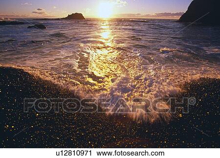 Sunset over waves, Yaquina Beach, Pacific coast View Large Photo Image Stock Image - Sunset over waves, Yaquina Beach, Pacific coast. Fotosearch