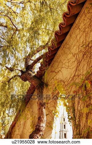Stock Photo - Wall with archway. Fotosearch