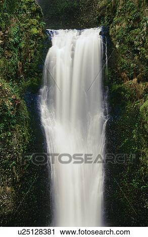 Stock Image - Multnomah Falls, Columbia River Gorge, Oregon. Fotosearch