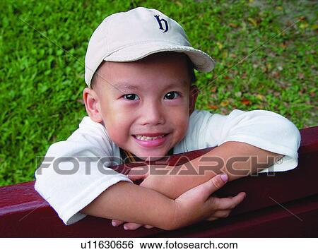 Stock Photograph - Looking Up, Close-Up, Innocence, Asian Ethnicity, Kids Life, Child. Fotosearch