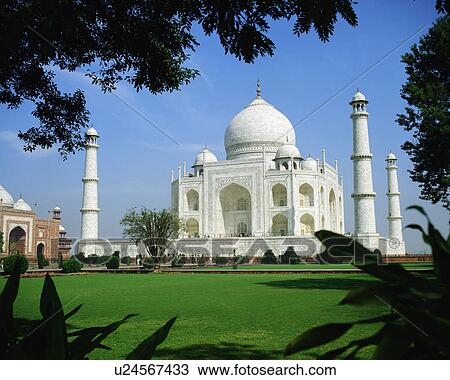 Stock Image - A spectacular view of Taj Mahal, Agra, India. Fotosearch