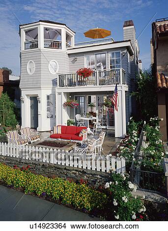 Contemporary seaside home View Large Photo Image Picture - Contemporary seaside home. Fotosearch