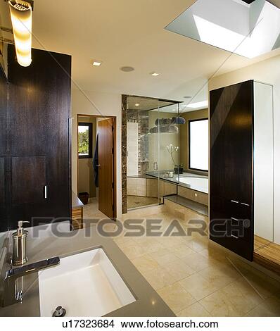 Picture - Modern master bathroom suite. Fotosearch