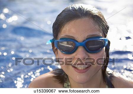 goggles in swimming