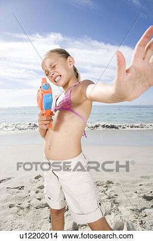 A 若い 女の子 遊び 浜 ピクチャー U1214 Fotosearch