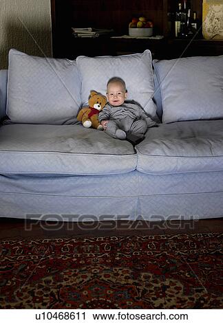 Menino Bebe 1 3 Months Sentar Sofa Iluminado Por Televisao Banco De Imagem U Fotosearch