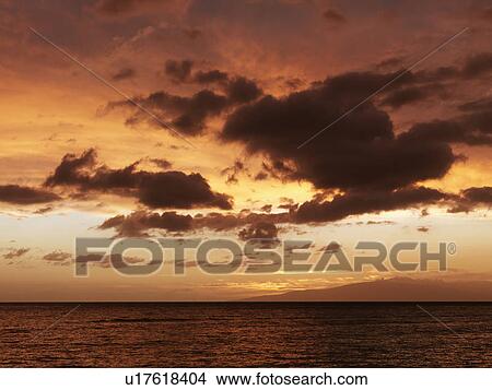 Picture - Sunset over the Pacific near Maui, Hawaii.. Fotosearch