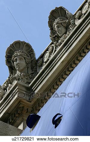 Stock Image - Metropolitan Museum of Art, detail of sculpture facade. Fotosearch