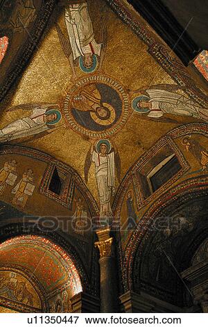 Santa Prassede Vaulted Ceiling Of San Zeno Chapel Byzantine Mosaics Rome Italy Stock Photo