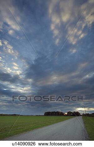 Stock Photograph - Country Road - Niagara-on-the-Lake - Ontario Canada. Fotosearch