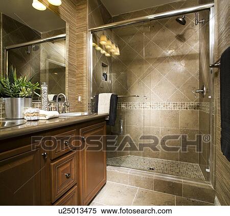 Colección de imágen - elegante, cuarto de baño, con, grande ... Colección de imágen - elegante, cuarto de baño, con, grande ...