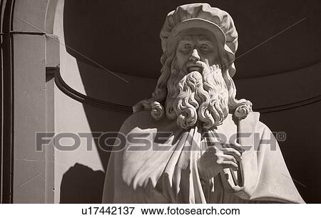 Leonardo Da Vinci statue Uffizi gallery Florence Italy View Large Photo Image Stock Photo - Leonardo Da Vinci statue Uffizi gallery Florence Italy. Fotosearch
