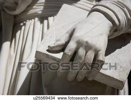 Statue of Leonardo Da Vinci Uffizi gallery Florence Italy View Large Photo Image Picture - Statue of Leonardo Da Vinci Uffizi gallery Florence Italy. Fotosearch