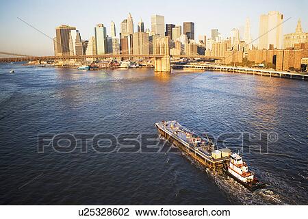 Stock Image - New York City skyline and Brooklyn Bridge. Fotosearch