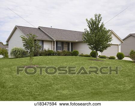 Picture - Front view of house. Fotosearch