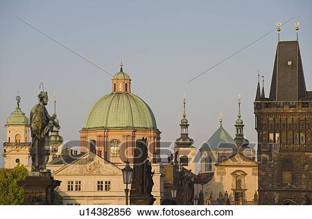 Stock Photograph - Statues and architectural buildings. Fotosearch