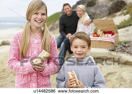 Family Dining Al Fresco At The Beach View Large Photo Image Stock Photograph - Family Dining Al Fresco At The Beach. Fotosearch