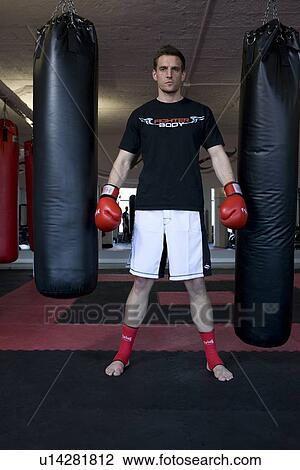 heavy bag kickboxing