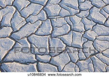 Picture - Cracked earth. Fotosearch