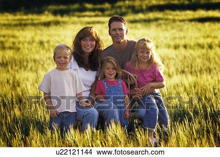 Picture - Portrait of a family. Fotosearch