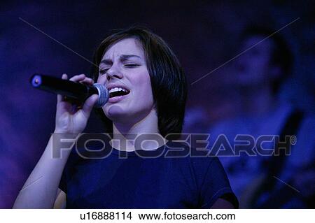 Picture - Woman singing. Fotosearch