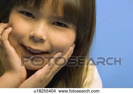 Picture - Young girl posing. Fotosearch