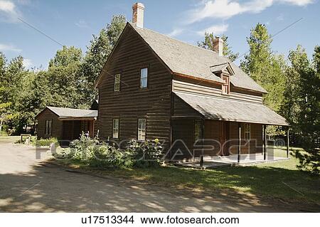 Picture - Historical home in Fort Edmonton, Alberta. Fotosearch