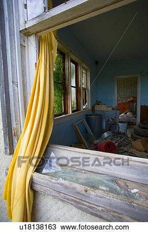 Stock Image - Abandoned home. Fotosearch
