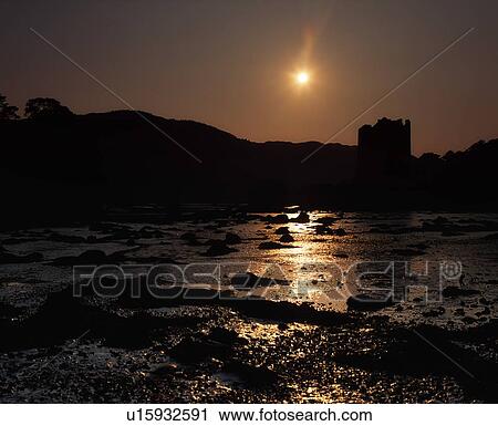 Stock Image - Co Down, Narrow Water, Narrow Water Castle, Ireland. Fotosearch