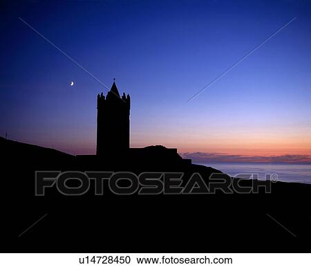 Stock Image - Doonagore Castle, Doolin, Co Clare, Ireland. Fotosearch