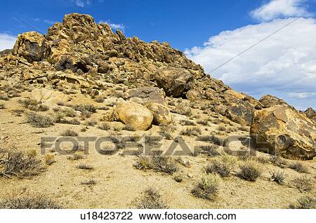 Stock Image - Foothills of the southern Sierra mountains, California, USA. Fotosearch