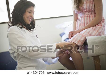 Doctor putting plaster/bandage on knee View Large Photo Image Stock Photograph - Doctor putting plaster/bandage on knee. Fotosearch