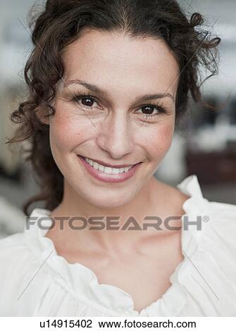 woman shopping smiling at viewer View Large Photo Image Stock Image - woman shopping smiling at viewer. Fotosearch
