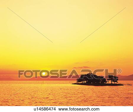 Picture - Lake Shinjiko in the evening, copy space, Matsue city, Shimane prefecture, Japan. Fotosearch