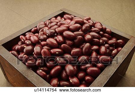 Picture - Red kidney beans in wooden square box, close up. Fotosearch