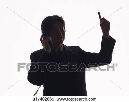 Bsinessman 電話 で 話すこと そして 指を 指すこと シルエット ストックフォト 写真素材 U Fotosearch