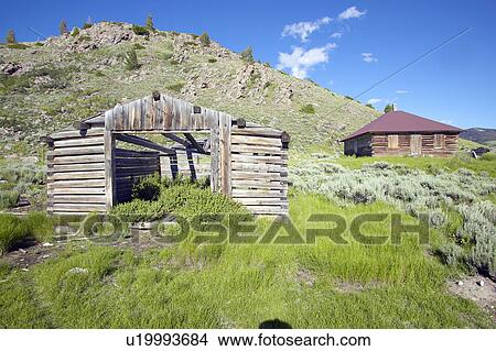 Picture - Deserted old prairie log cabin. Fotosearch