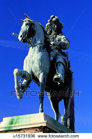 Stock Photograph - blue sky, European, tourist attraction, sculpture, Europe, architecture. Fotosearch