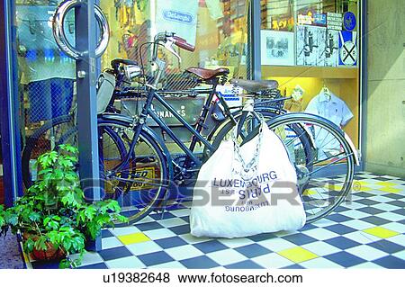 potting, scenery, leaf, Paris, store, bag View Large Photo Image Stock Photo - potting, scenery, leaf, Paris, store, bag. Fotosearch