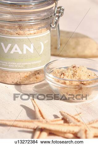Picture - Day, Group Of Objects, Outdoor. Fotosearch