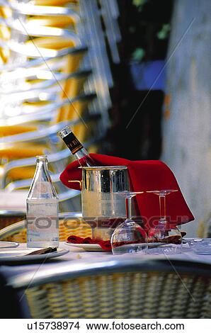 Picture - Urban, Restaurant, Table, Tables, Chair, Chairs, Tablecloth. Fotosearch