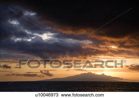 Stock Image - Sunset over Pacific Ocean and Kihea island in Maui, Hawaii, USA.. Fotosearch