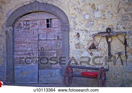 Picture - Chianti Farmhouse, Italy. Fotosearch