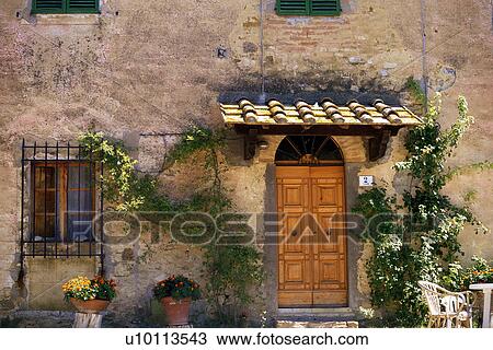 Stock Image - Chianti farmhouse. Fotosearch