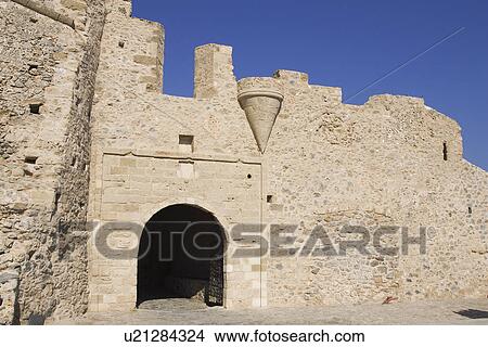Picture - Castle, Arch, Building Structure, Building Exterior, Building, Ancient. Fotosearch