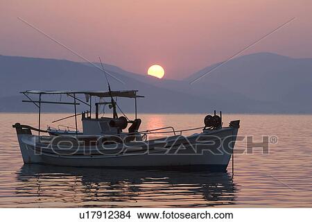 Picture - Boat, Day, Dusk, Fishing Boat, Horizon. Fotosearch