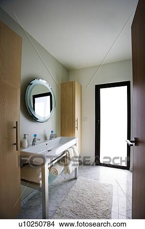 Picture - Inviting Modern Bathroom. Fotosearch
