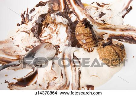 Picture - Chocolate, Close-Up, Cream, Creamy, Decorate. Fotosearch