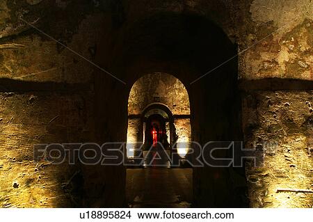 Picture - column, appearance, building, burial vault, arcs, ancient. Fotosearch